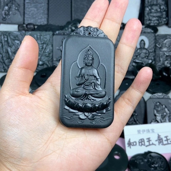 和田玉未镶嵌颈饰烟