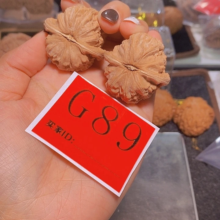 文玩核桃吊坠白狮子36