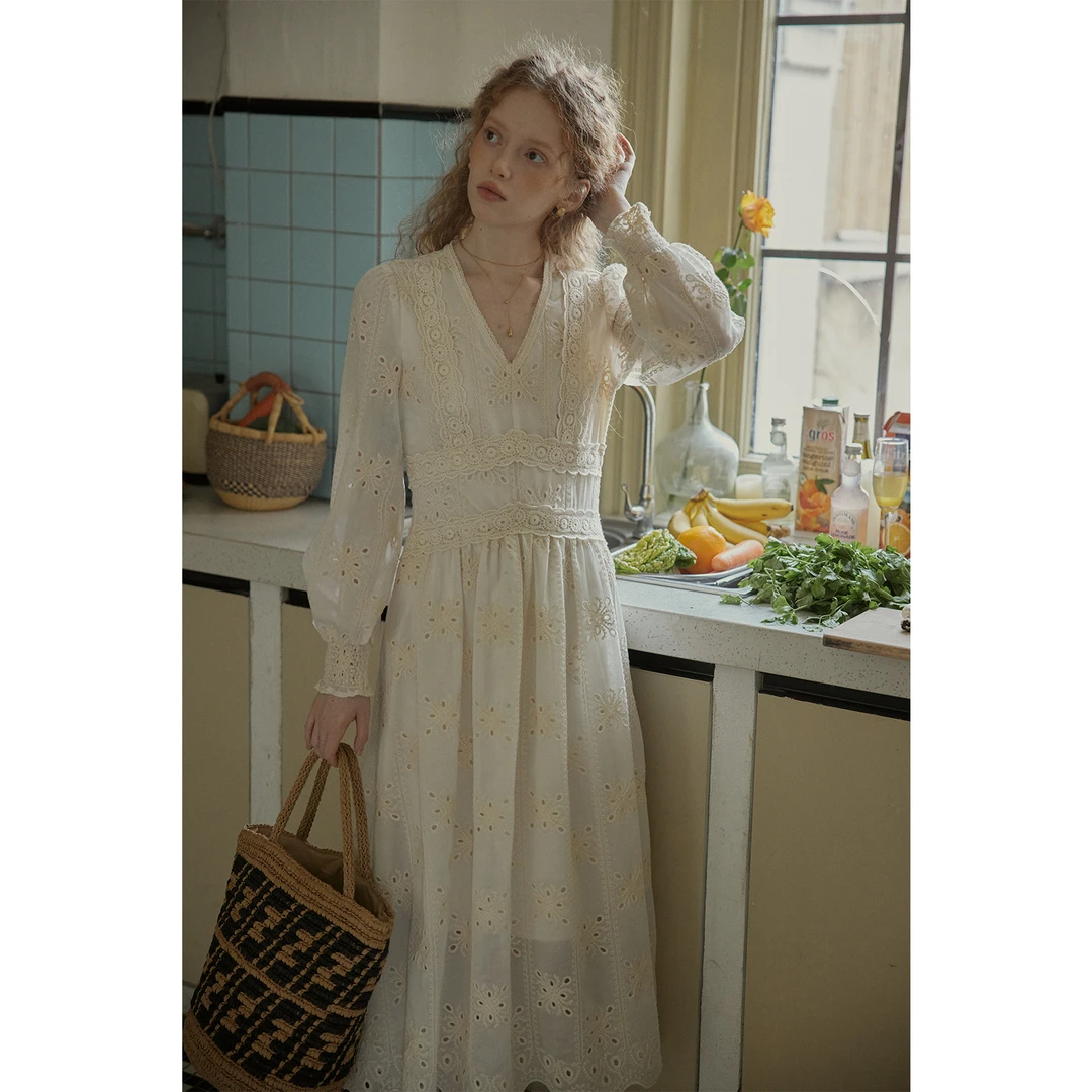 cpaia茜派雅“发光少女”奶油杏 重工镂空刺绣古典连衣裙【无运费险】