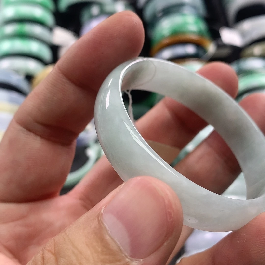 翡翠手镯未镶嵌公主