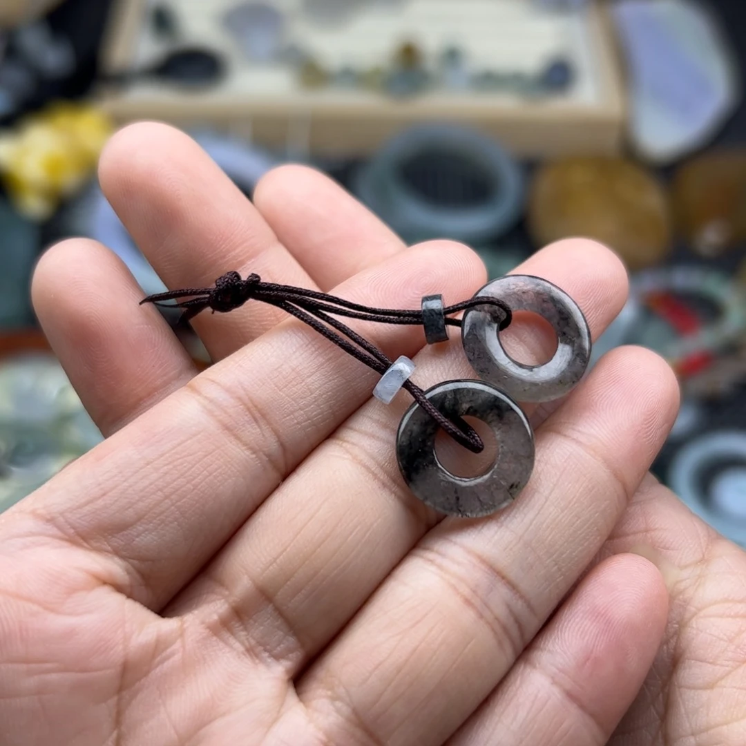 颈饰未镶嵌翡翠冰乌鸡甜甜圈