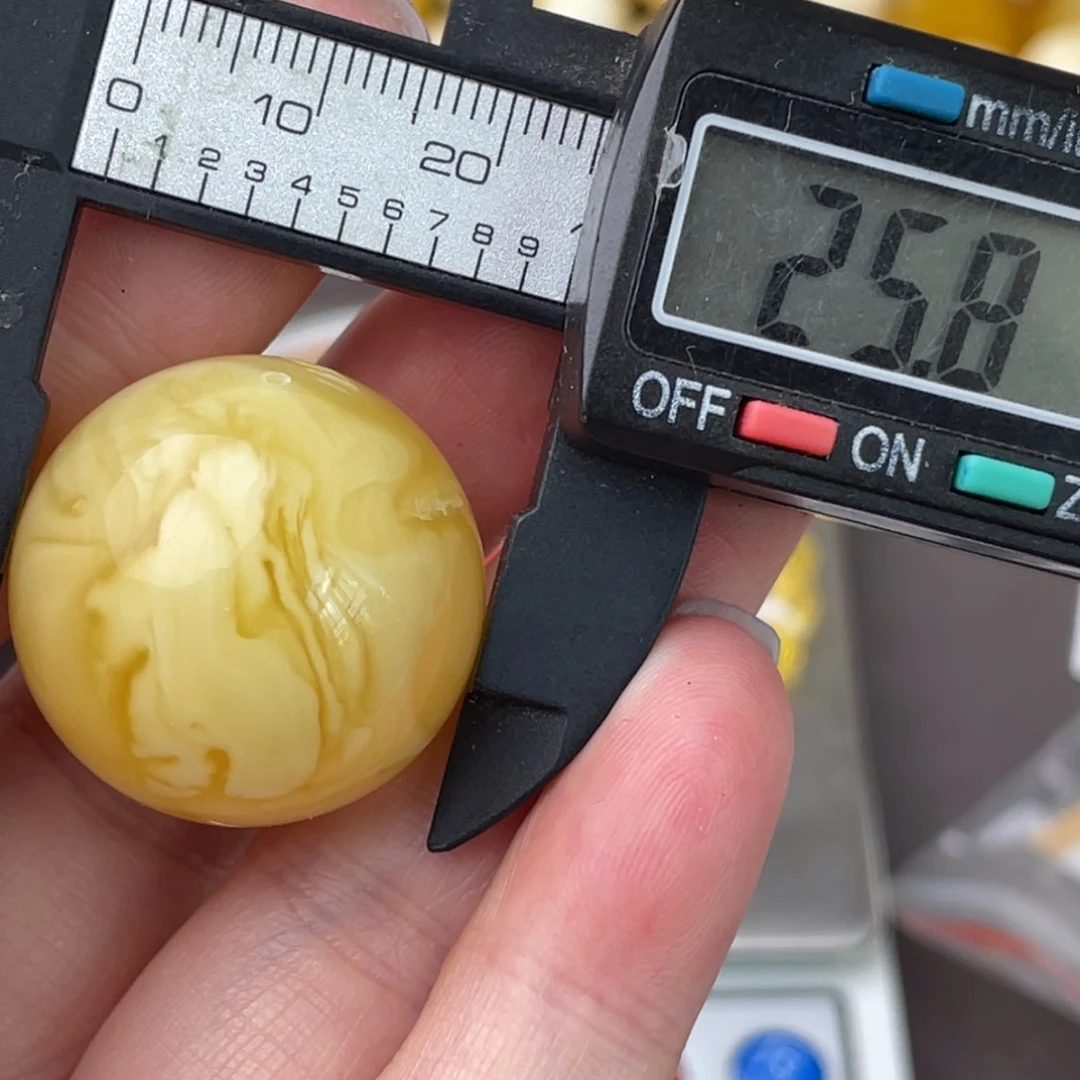 未镶嵌琥珀裸石微瑕538