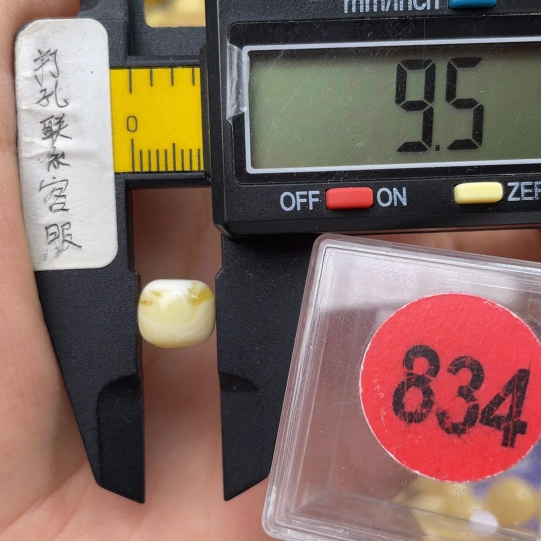 未镶嵌蜜蜡珠宝奇石