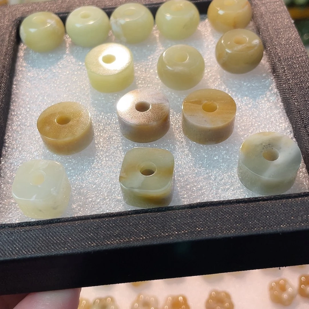 和田玉未镶嵌颈饰发1