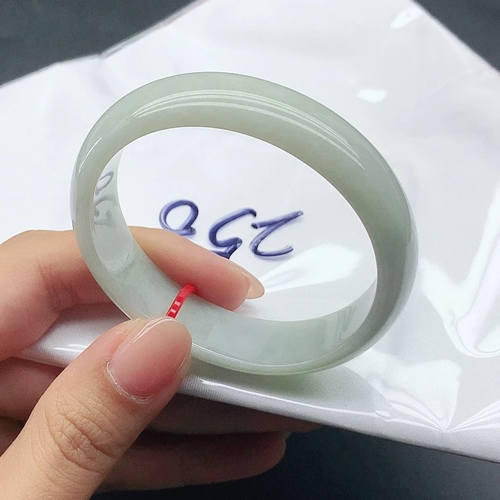 未镶嵌手镯翡翠256