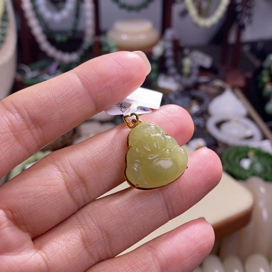 和田玉精品老矿料若羌黄口18.k佛公未镶嵌