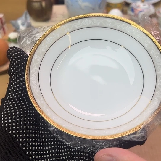 瓷器是用一个小盒子制作出