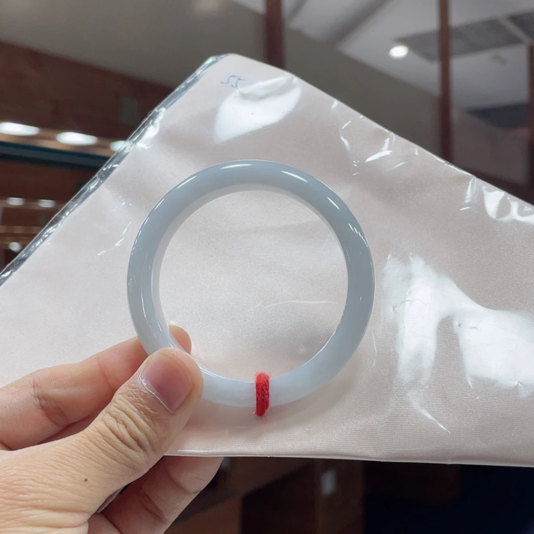 翡翠手镯未镶嵌?买断