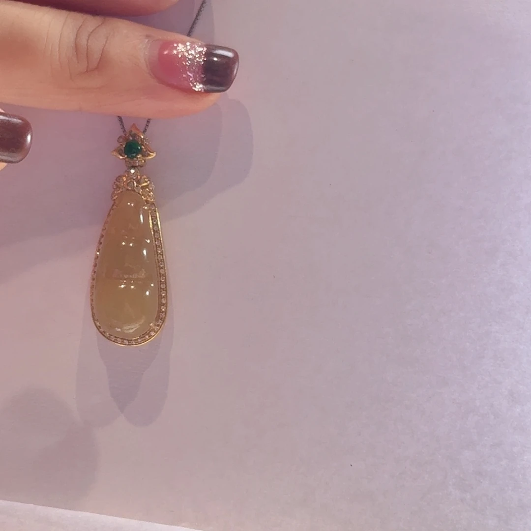 翡翠18K金镶嵌颈饰豆子mq
