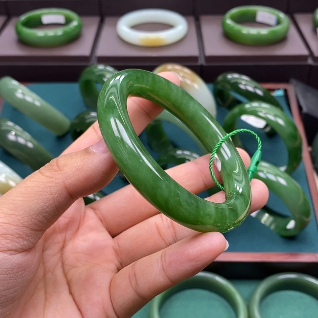 和田玉（碧玉）未镶嵌手镯