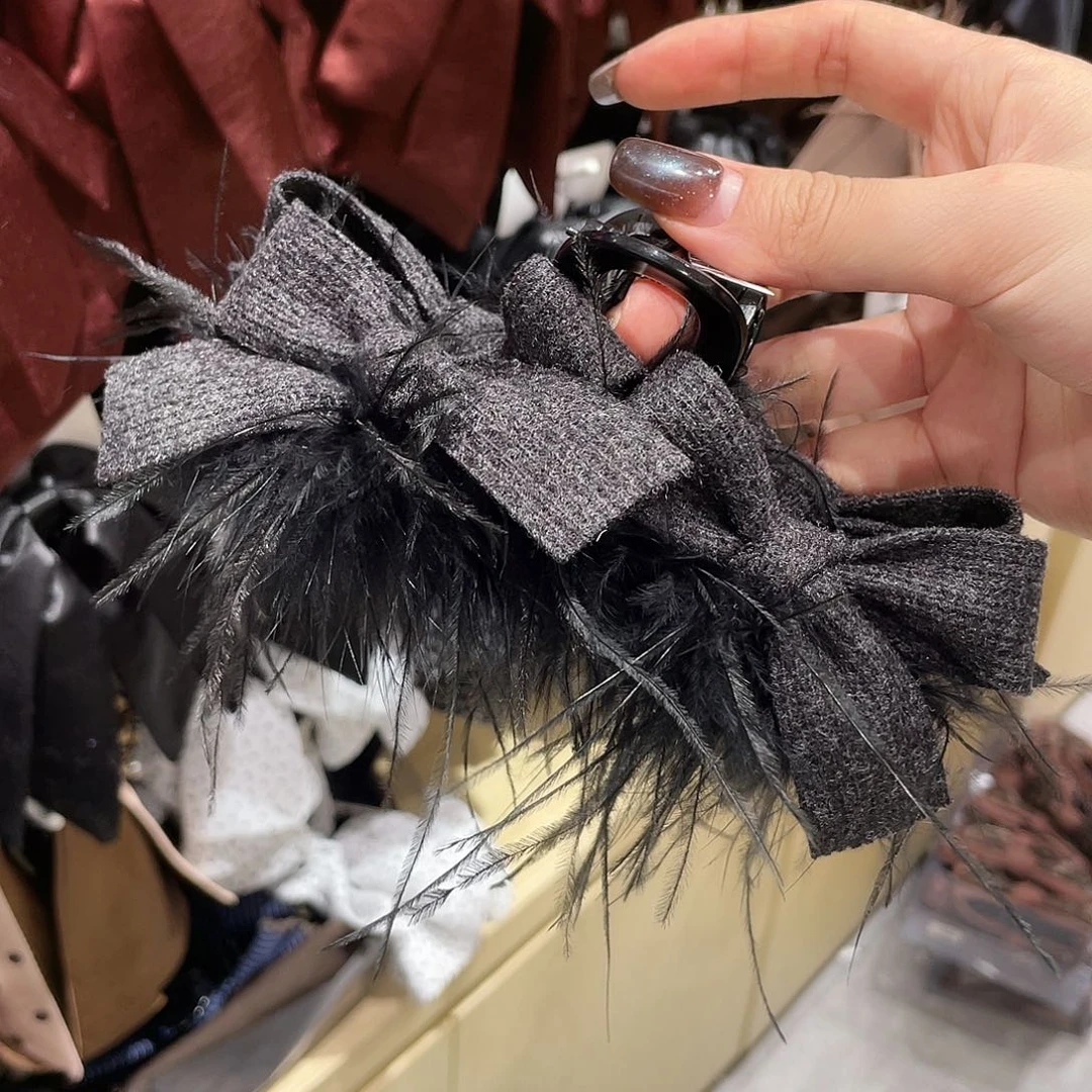 非金属灰色蝴蝶结羽毛抓