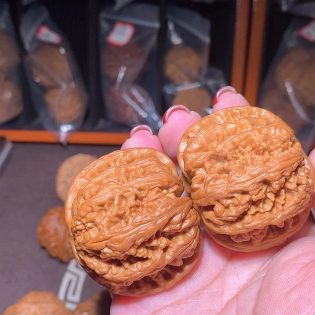 L***F文玩核桃把件粗筋