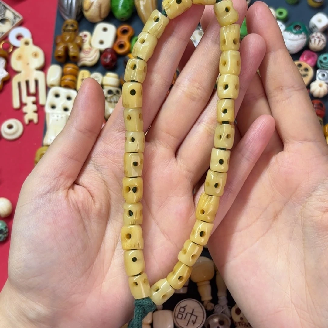 配饰和其他饰物一样也可分为