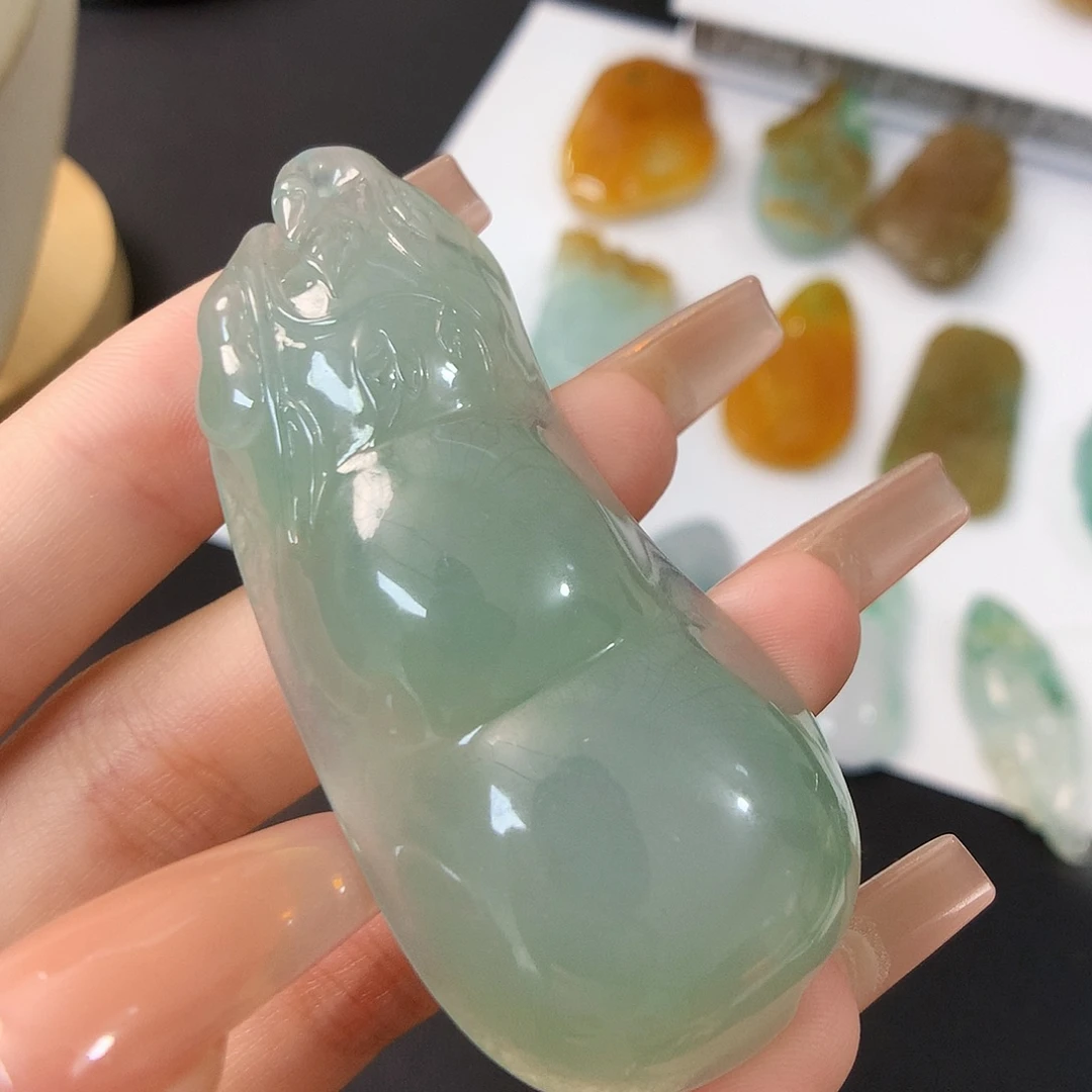 翡翠未镶嵌颈饰福豆