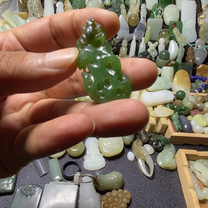 和田玉（糖玉）未镶嵌颈饰碧玉