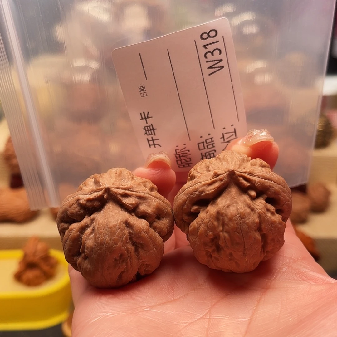 K***来文玩核桃吊坠红蛇的故事是一个人