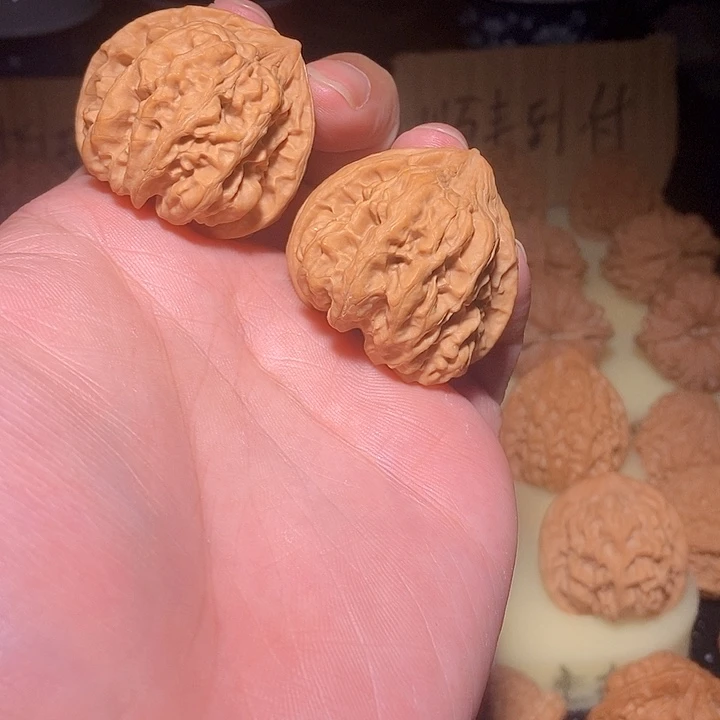 文玩核桃手把件望天吼
