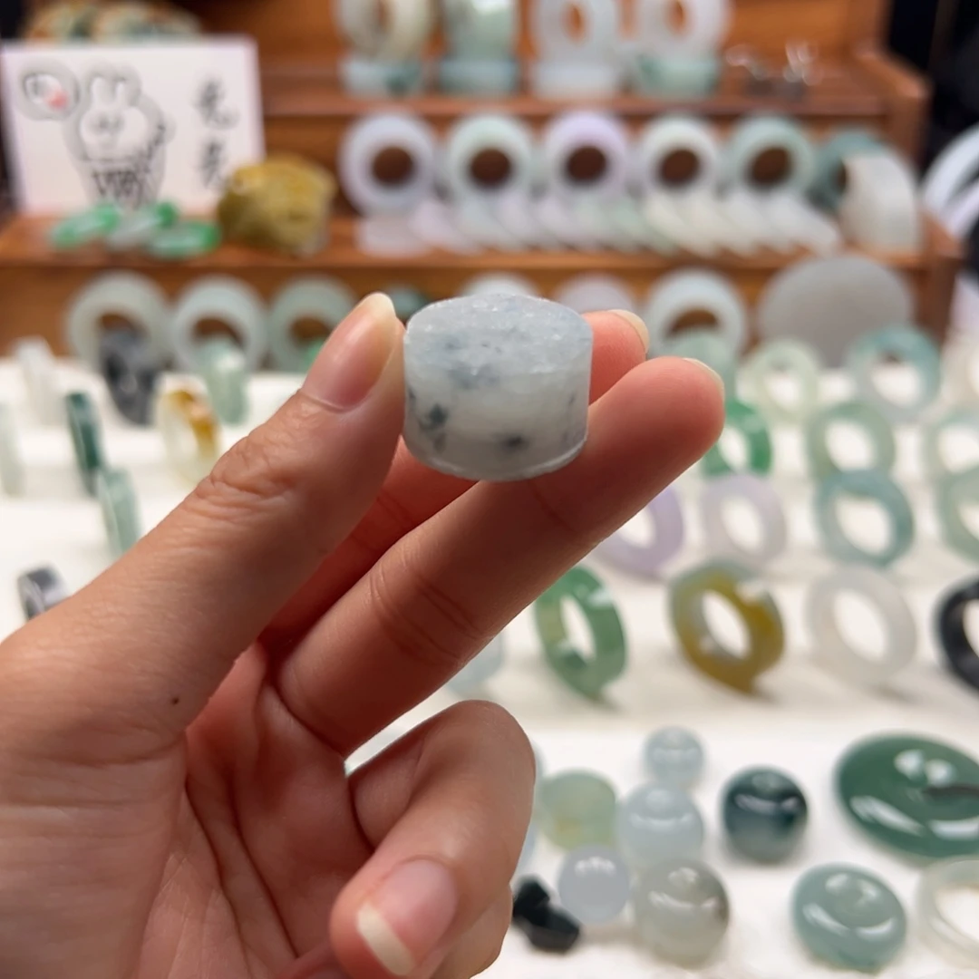 珏***來定制翡翠未镶嵌翡翠