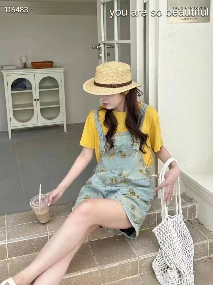 2025夏季新款时尚套装女韩系宽松学院风碎花背带短裤T桖两件套