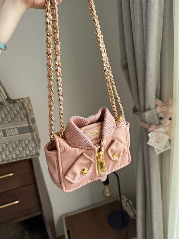 95新 Moschino/莫斯奇诺 牙牙 粉色斜挎单肩包