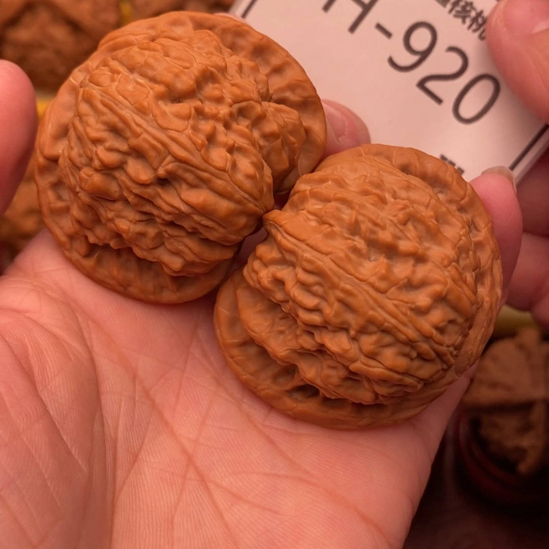 E***️把件桃核闷白44….