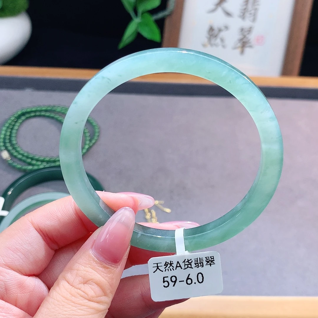 翡翠手镯（圆镯）未镶嵌