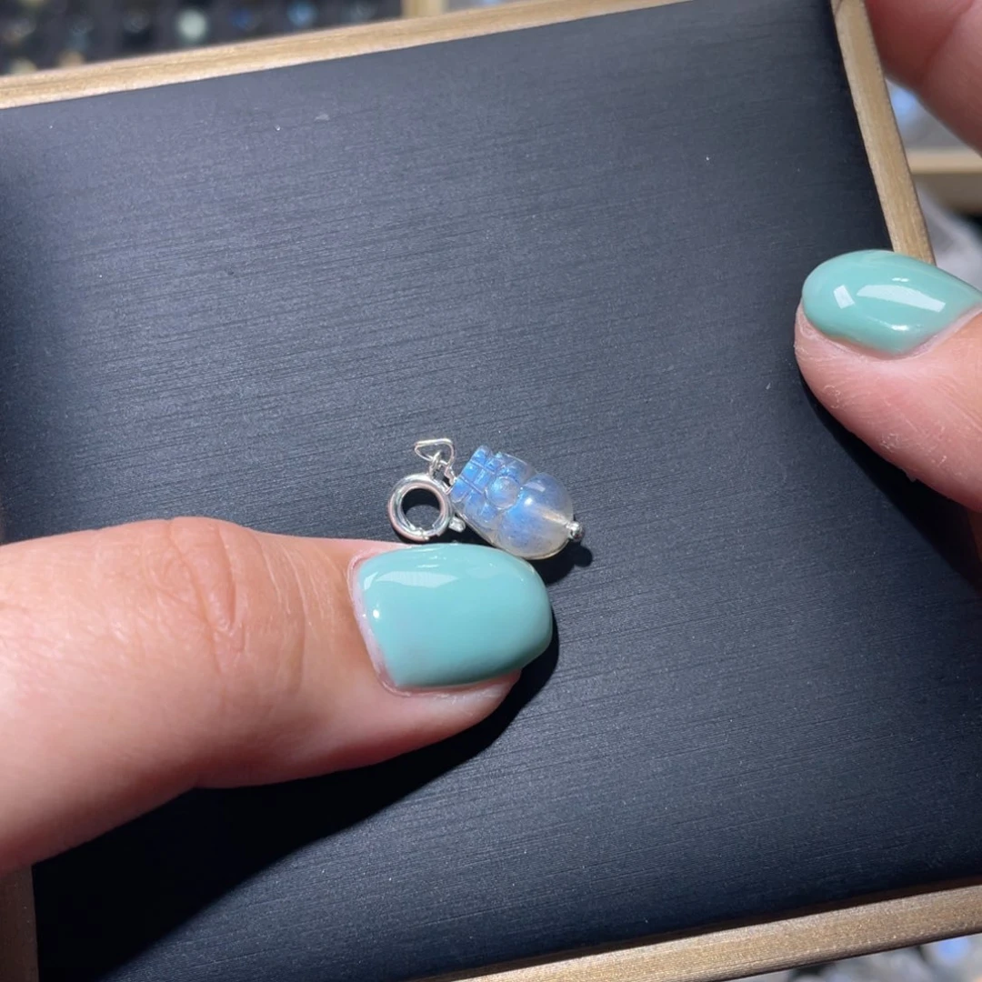 银S925镶嵌颈饰长石灰月光貔貅提溜