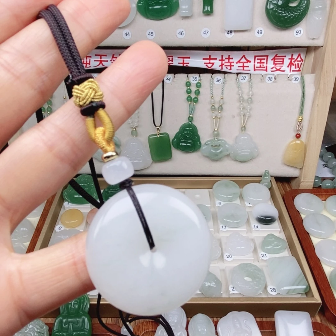 石英质玉（天山翠）合金颈饰