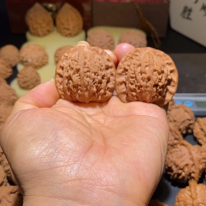 文玩核桃吊坠平顶狮子头42