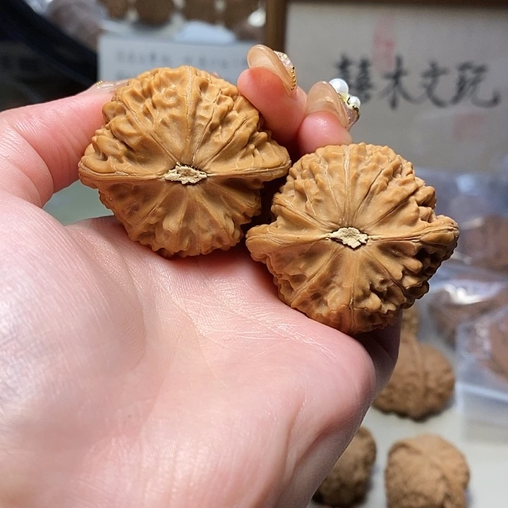 文玩核桃吊坠44宫灯