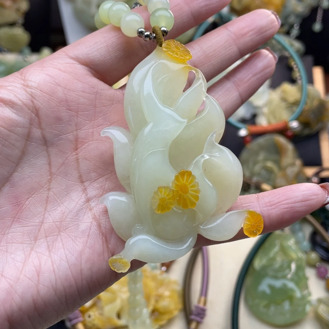 蛇纹石玉颈饰未镶嵌