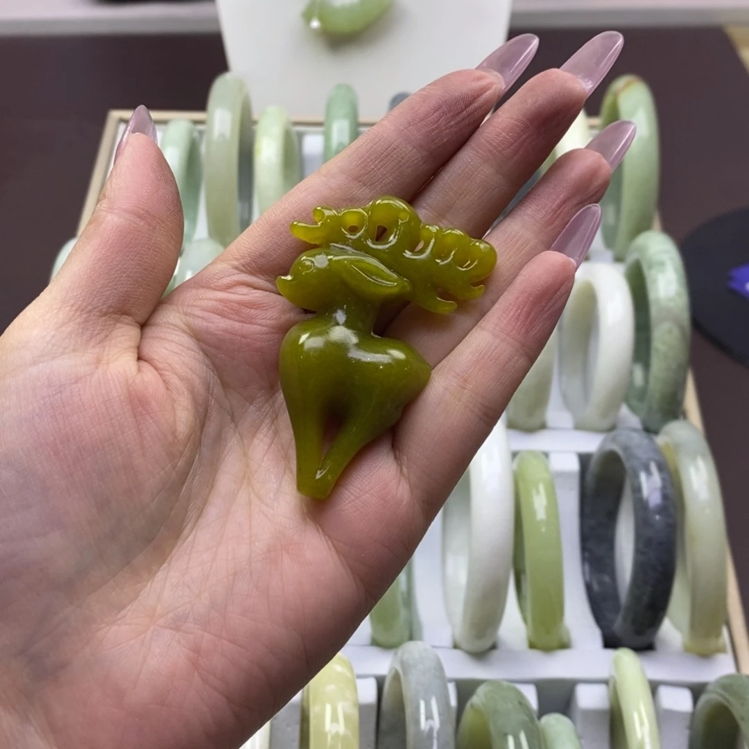 蛇纹石玉手镯未镶嵌