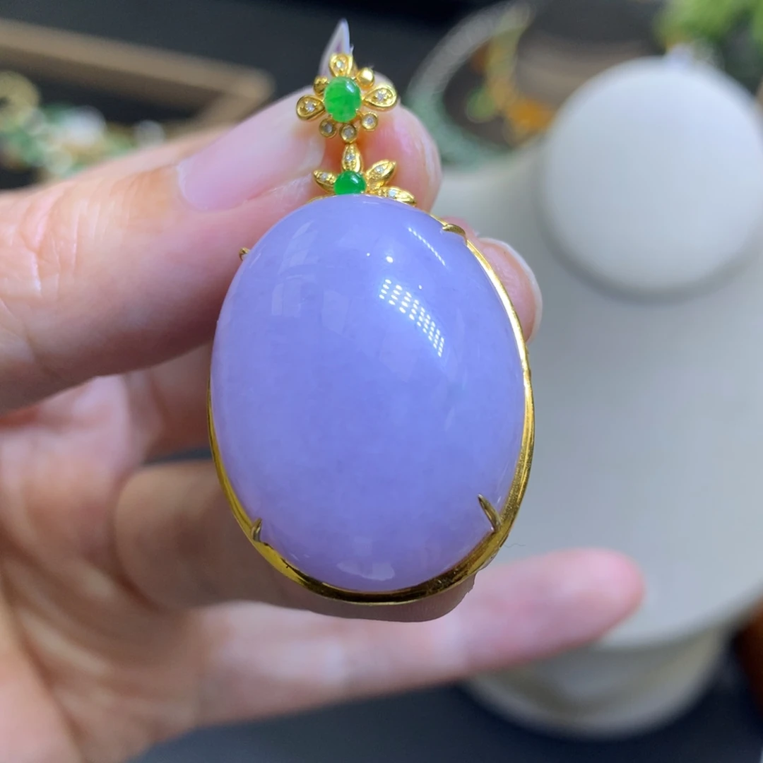 颈饰18K金镶嵌翡翠