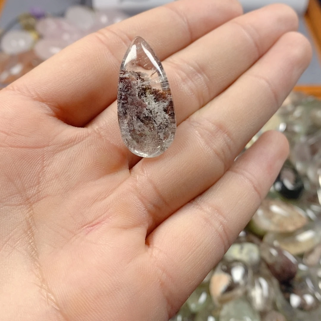 未镶嵌水晶颈饰12。