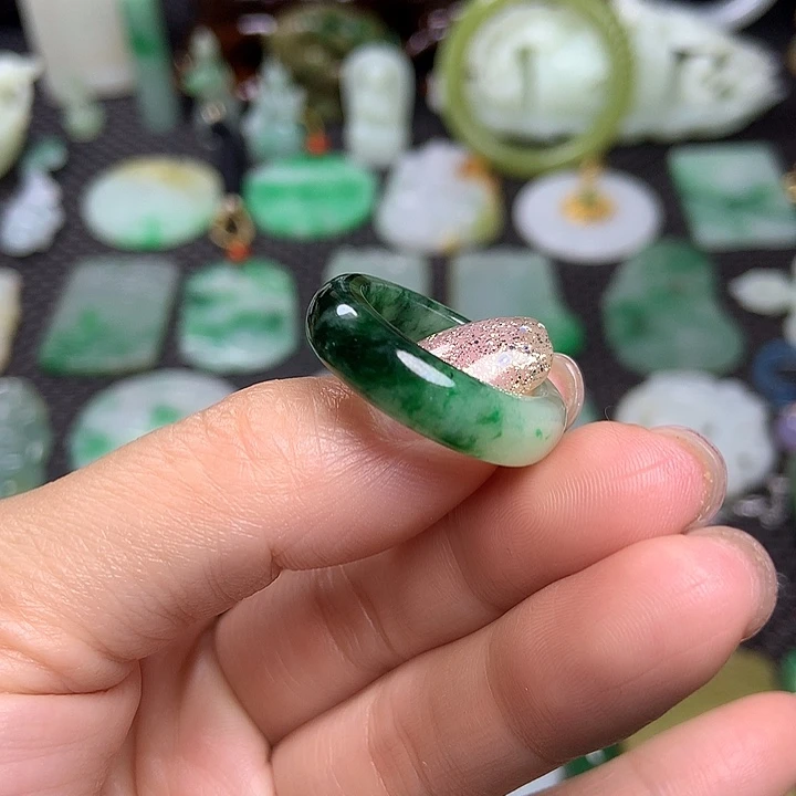 翡翠未镶嵌挂件清