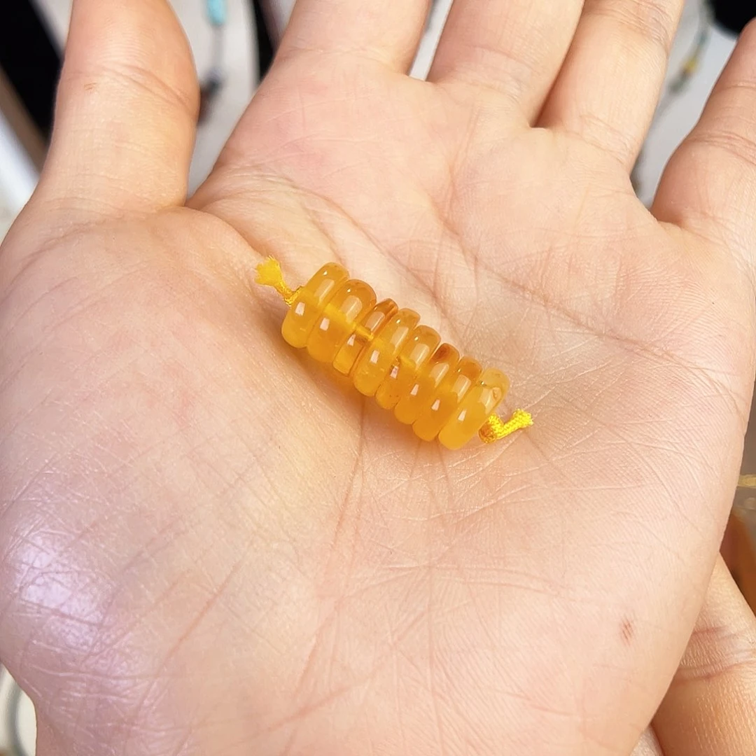 未镶嵌琥珀珠宝奇石。