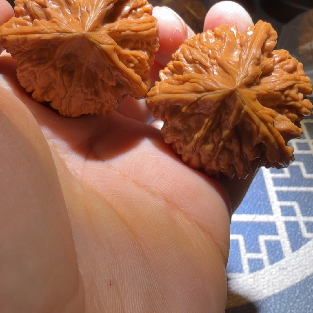 軒***爺把件猴头核桃御龙