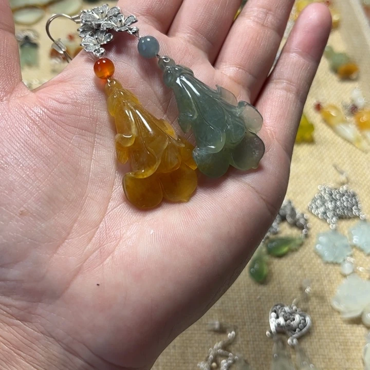 蛇纹石玉合金吊坠