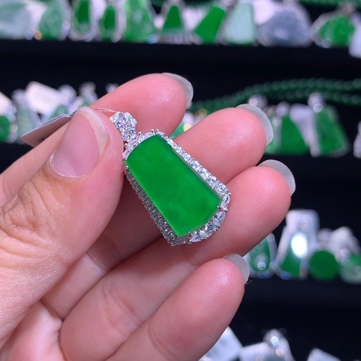 【闪购商品】颈饰银S925镀金镶嵌翡翠天然翡翠
