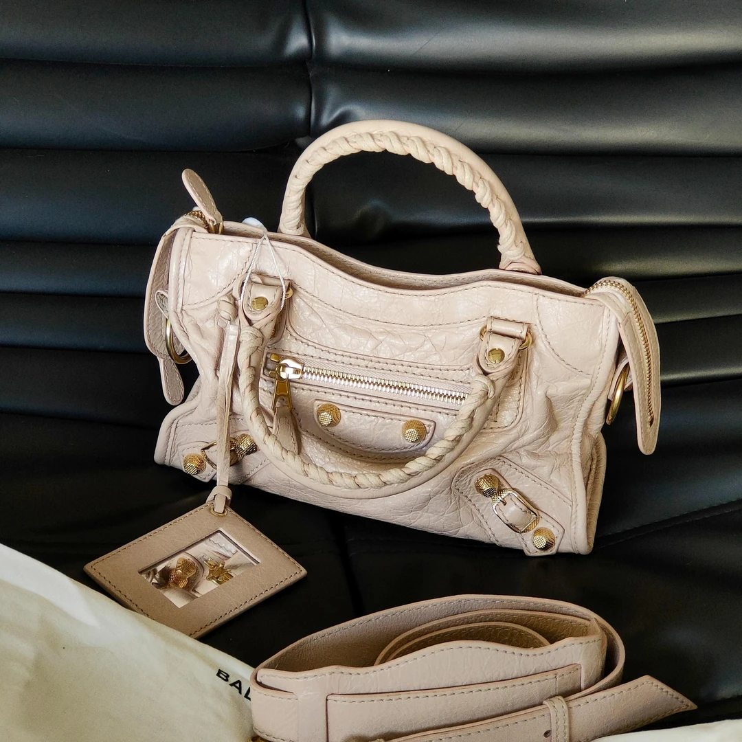 95新 Balenciaga/巴黎世家 Azul-浅粉色羊皮机车mini斜挎包/39614