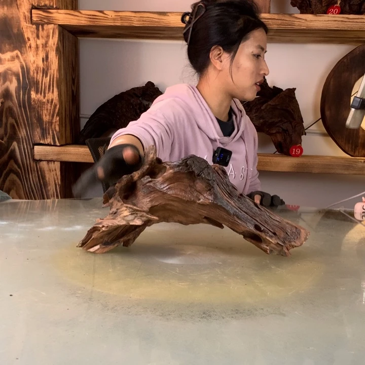 木***子天然的云南紫柚木会黄水