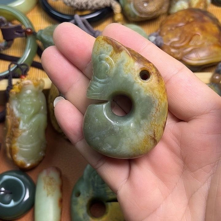 岫岩河磨玉（透闪石质玉）未镶嵌颈饰