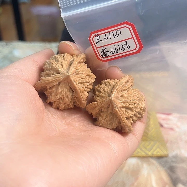 文玩核桃吊坠盘山三棱