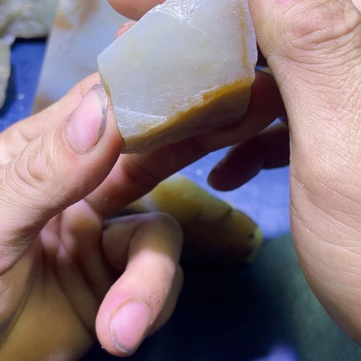 和田玉未镶嵌珠宝半成品