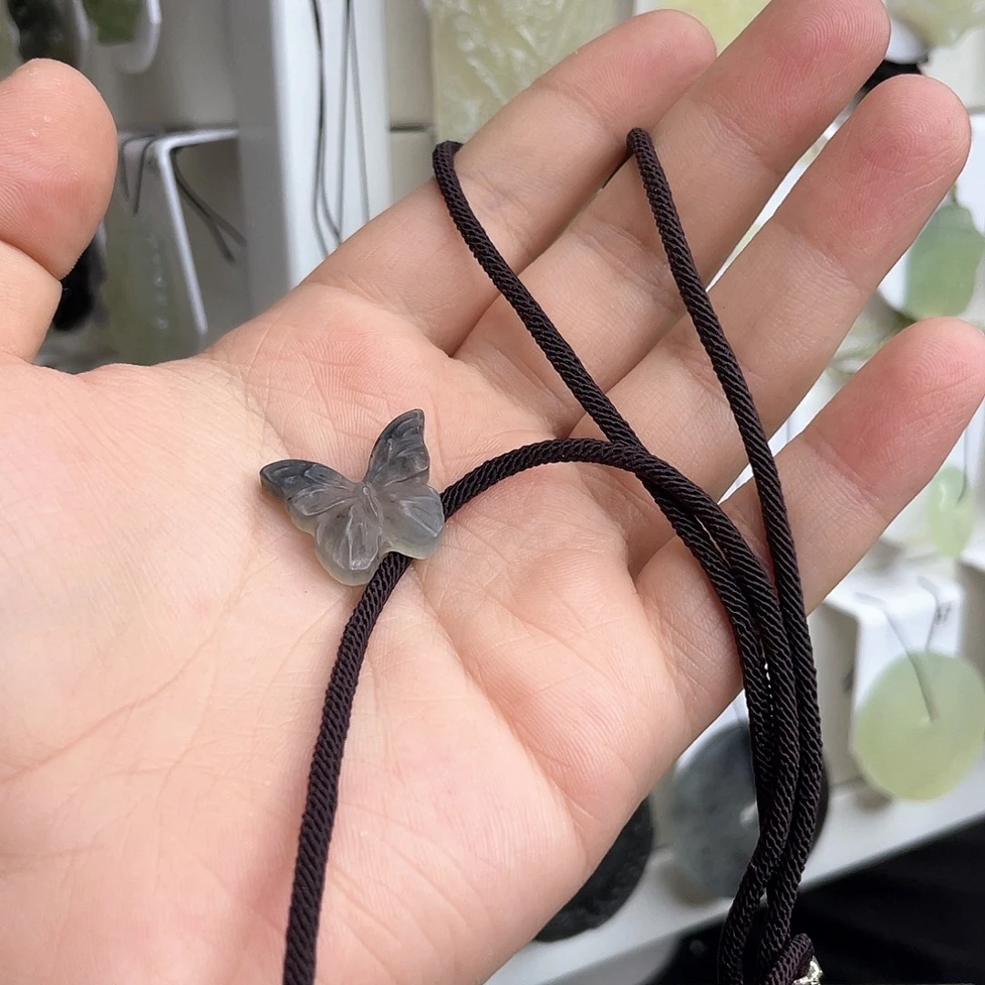 蛙***尼未镶嵌岫玉颈饰蝴蝶