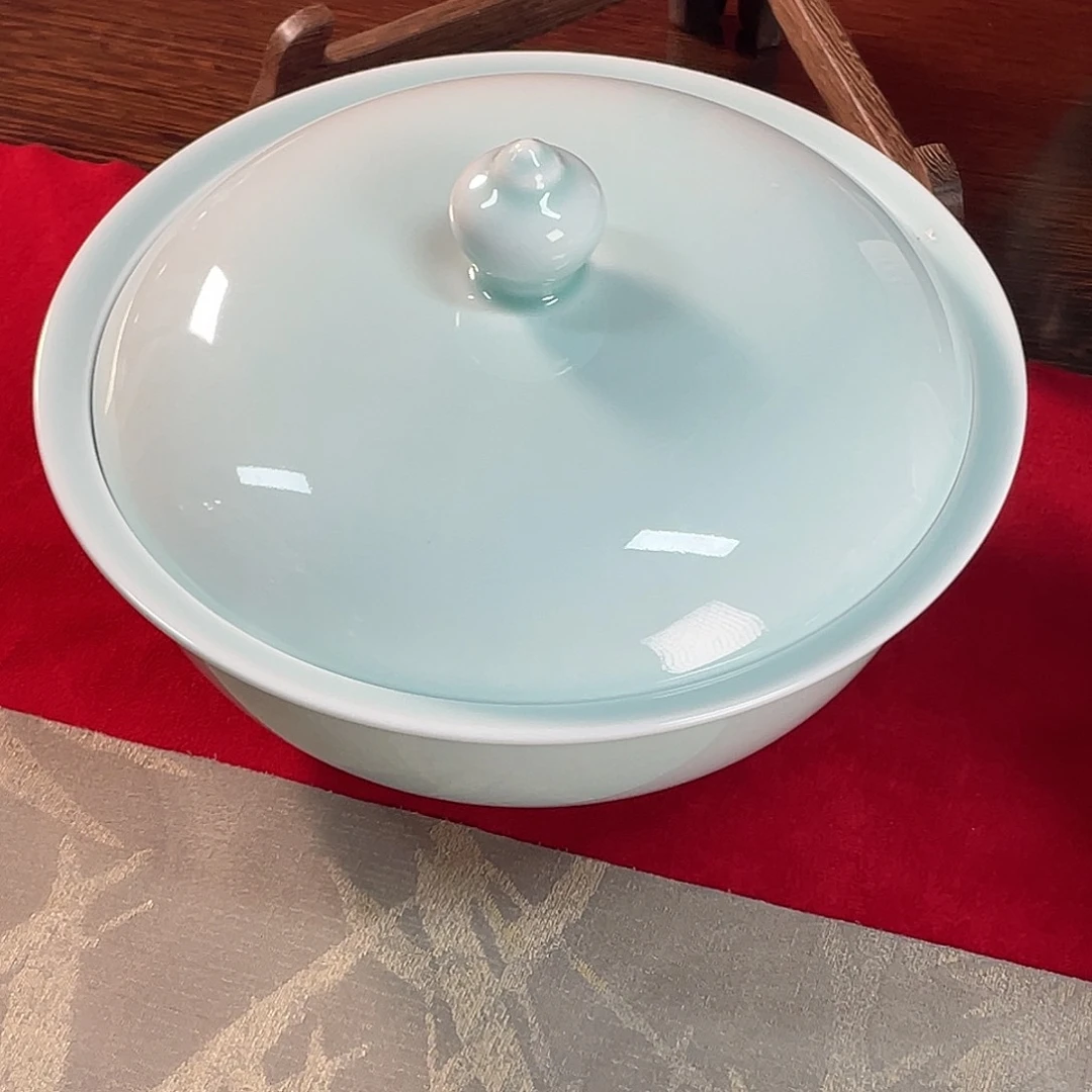 影青影汤锅一个………………