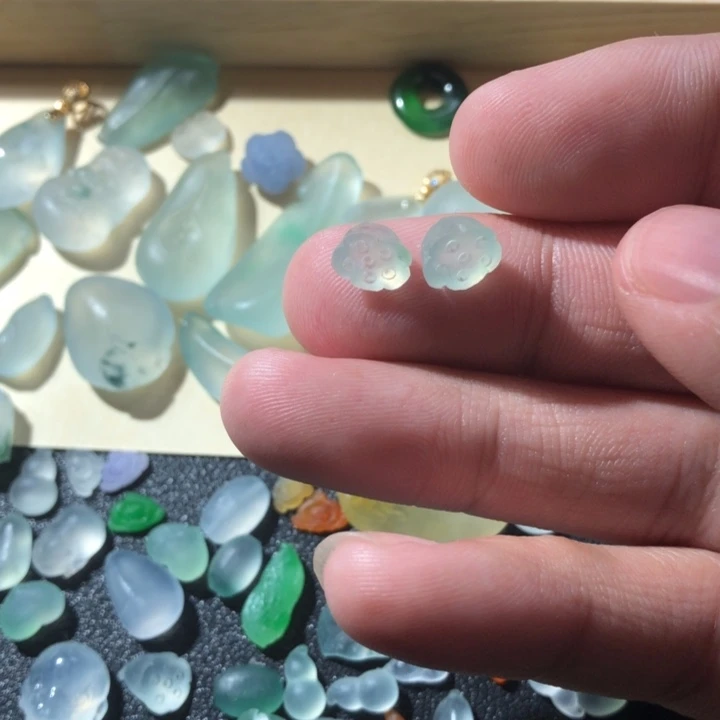 定制翡翠未镶嵌挂件