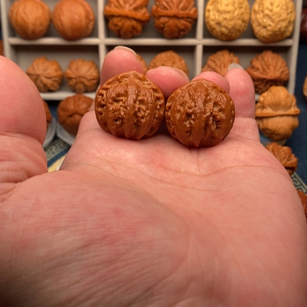 成***北文玩核桃把件赤焰粗筋