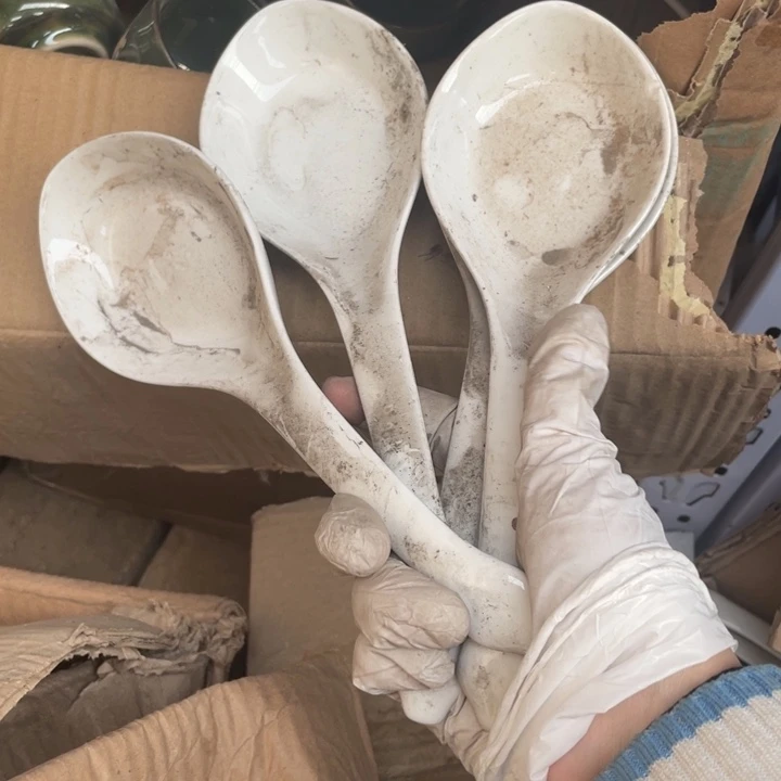 其他盘子碗砂锅都有4个