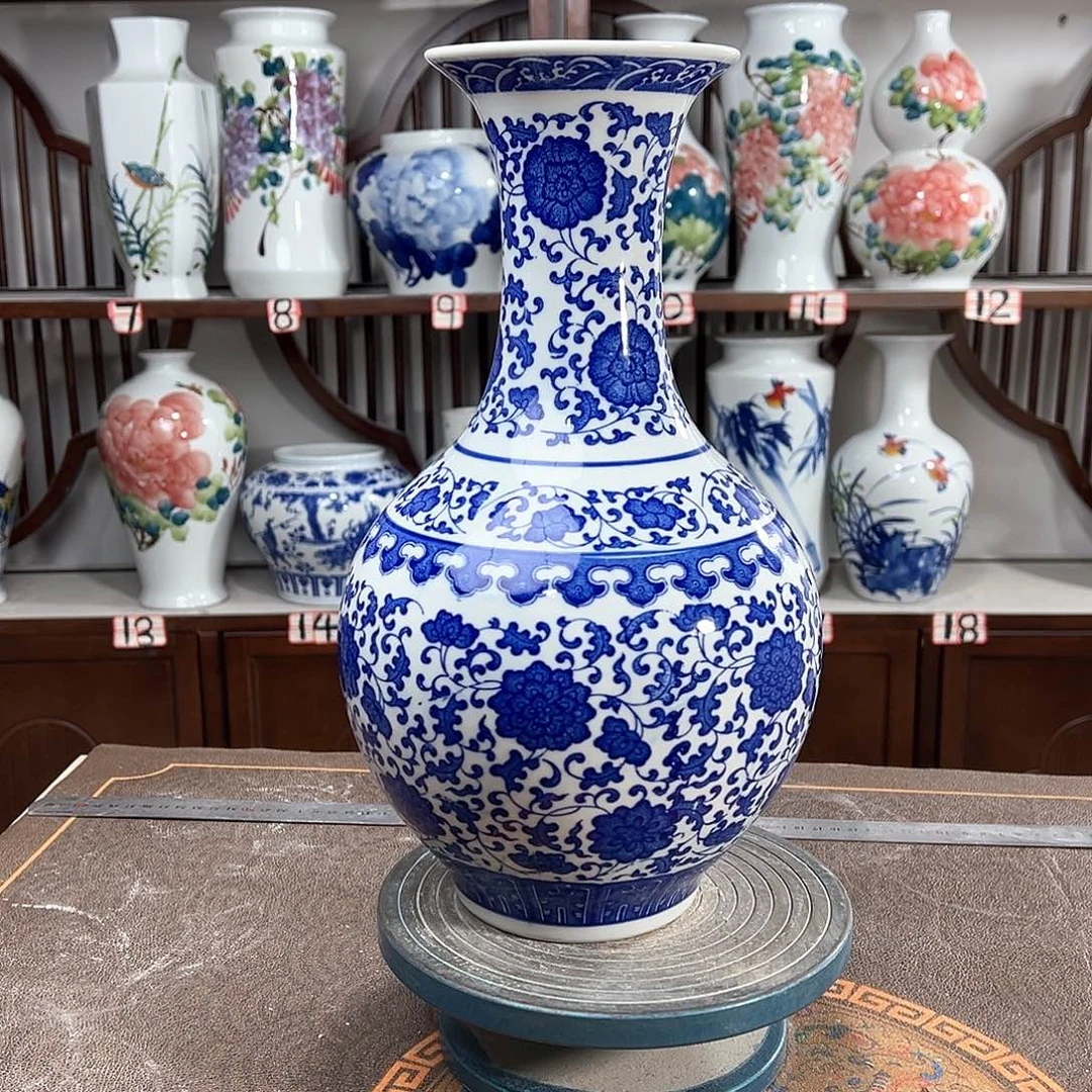 摆件景德镇陶瓷缠枝